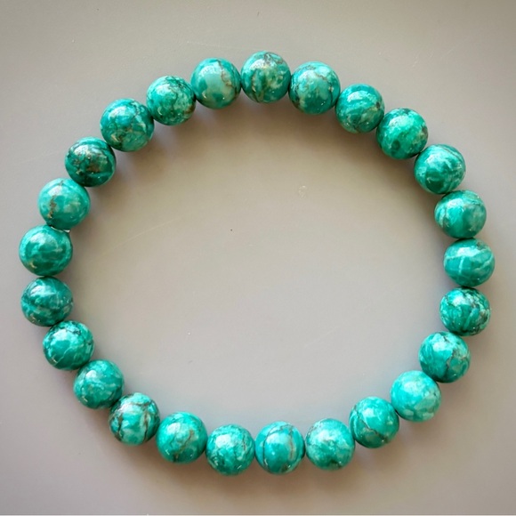 Green Turquoise Handcrafted Bead Bracelet - Picture 2 of 4